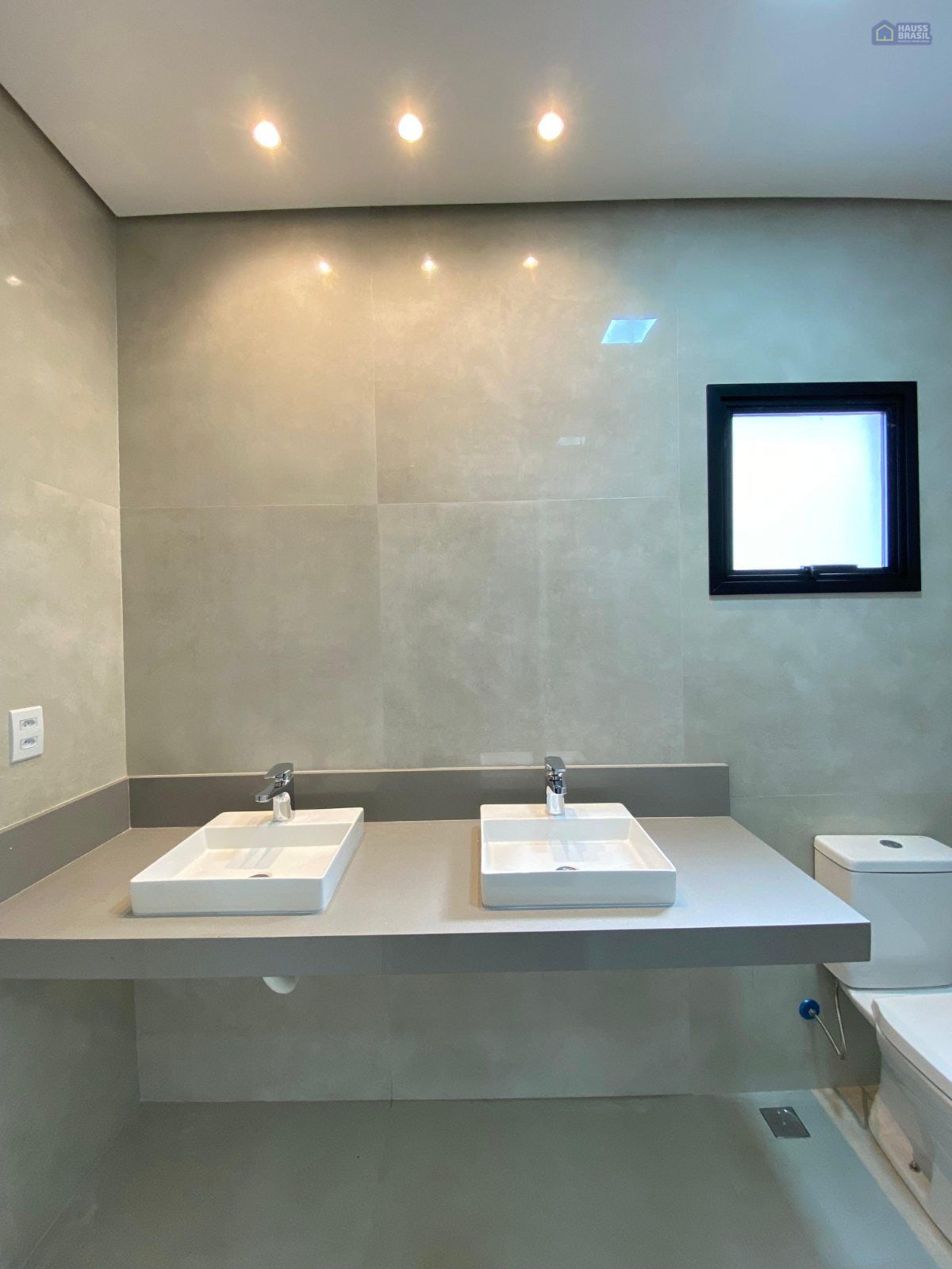 Sobrado no Condomínio Brisas | 3 suítes e piscina com SPA - foto 2
