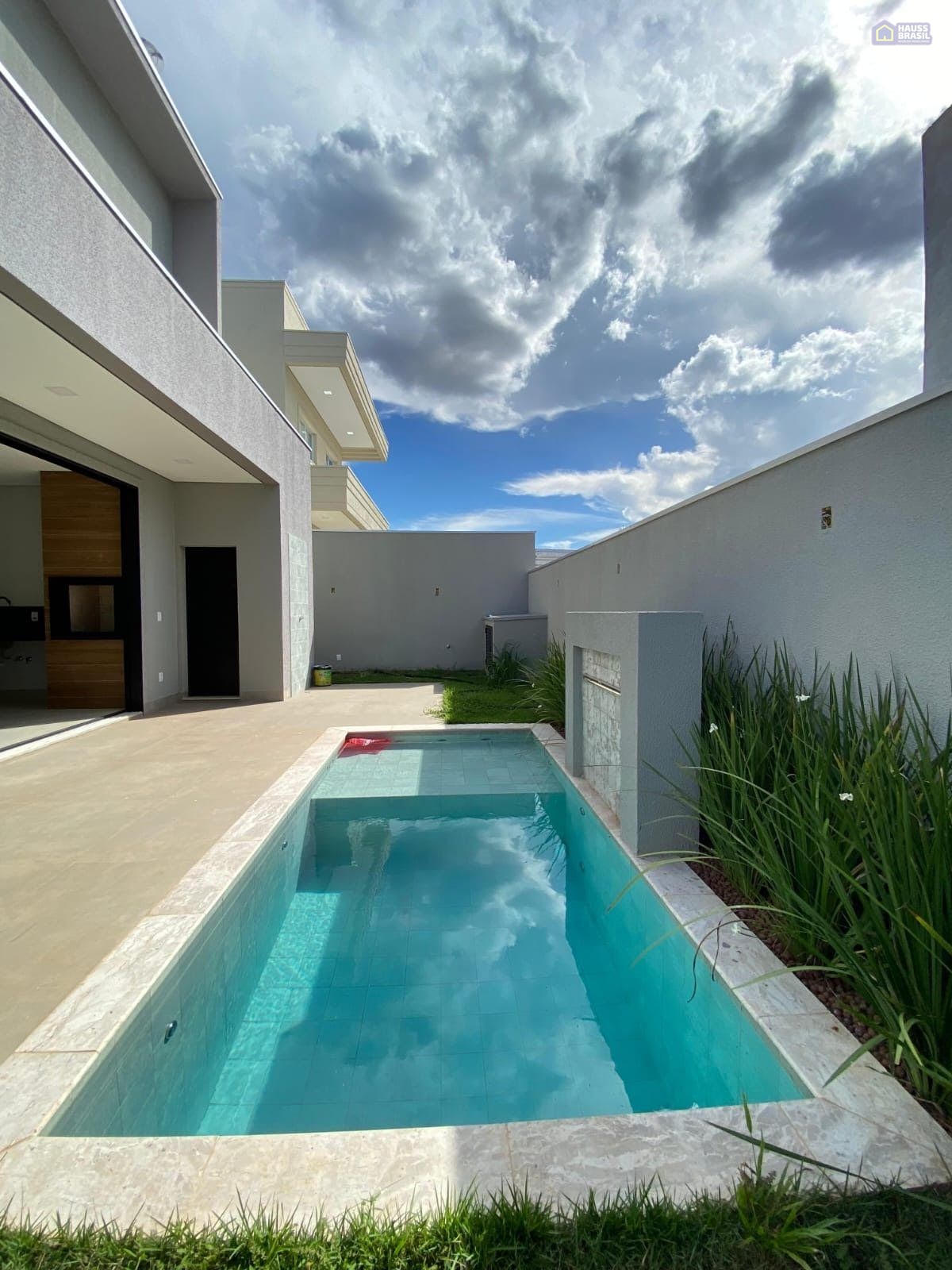Sobrado no Condomínio Brisas | 3 suítes e piscina com SPA - foto 12