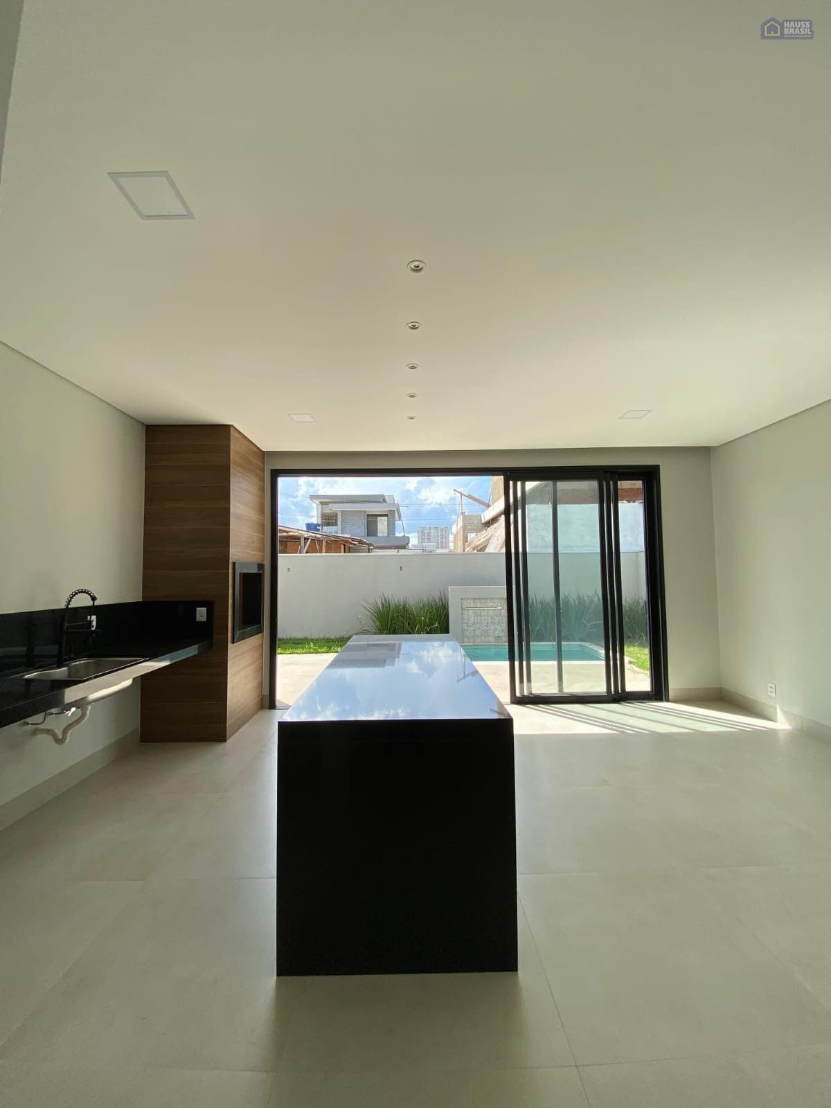 Sobrado no Condomínio Brisas | 3 suítes e piscina com SPA - foto 14
