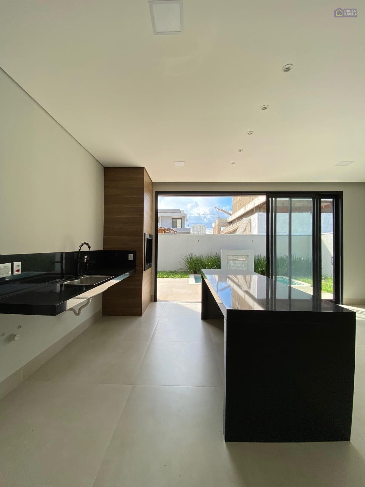 Sobrado no Condomínio Brisas | 3 suítes e piscina com SPA - foto 16